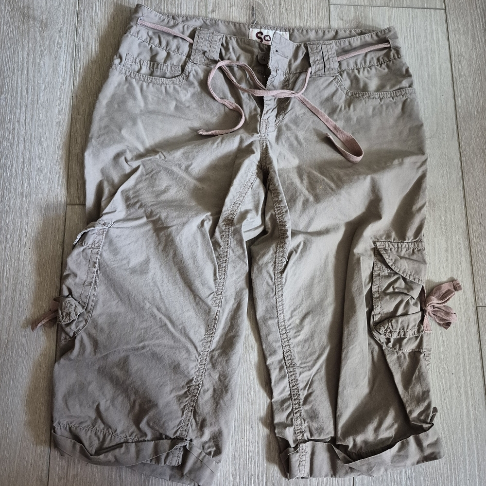 SO Size 7 Khaki Capri Pants